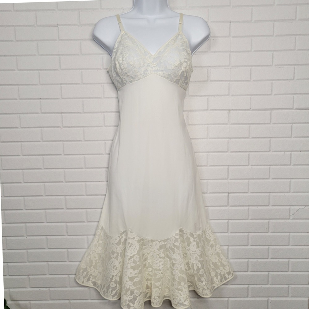 Vintage 70s White Lace Trim Full Slip Sz M 36 Mermaid Hem BombshellHem Lingerie - Picture 7 of 10